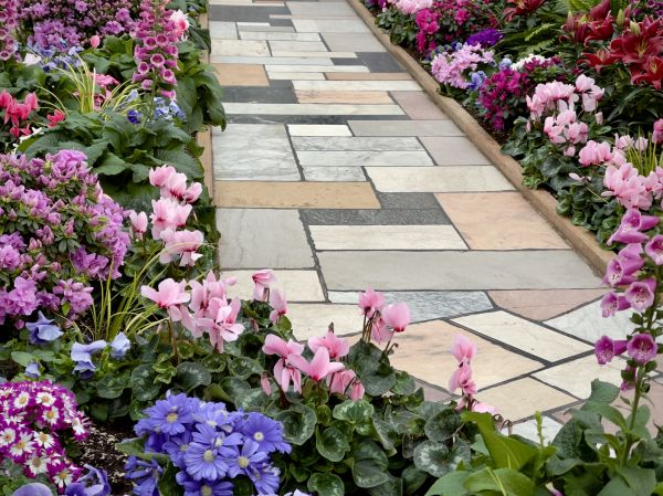 Cost of Garden Path Installation in Columbia
